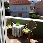 -villa Sjor -primosten-apartmani- Has 2 Large And 2 Smaller Ones -primosten Lokvice 6 Guest house 3*