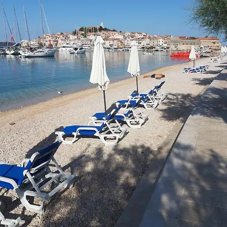 Guest house -villa Sjor -primosten-apartmani- Has 2 Large And 2 Smaller Ones -primosten Lokvice 6 3*