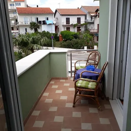 Guest house -villa Sjor -primosten-apartmani- Has 2 Large And 2 Smaller Ones -primosten Lokvice 6