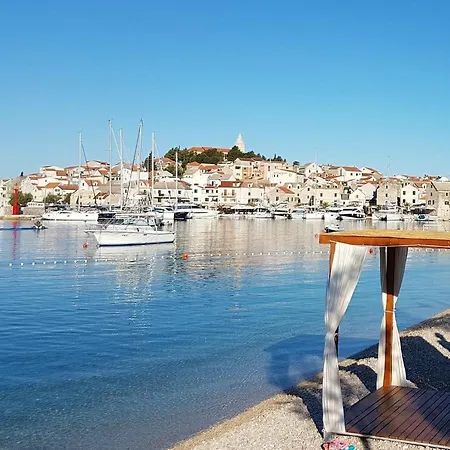 -villa Sjor -primosten-apartmani- Has 2 Large And 2 Smaller Ones -primosten Lokvice 6 Guest house