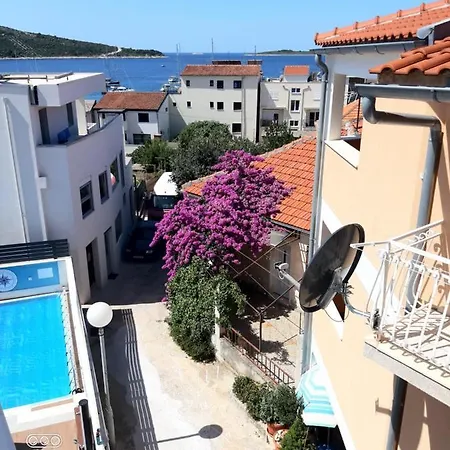 -villa Sjor -primosten-apartmani- Has 2 Large And 2 Smaller Ones -primosten Lokvice 6 3*