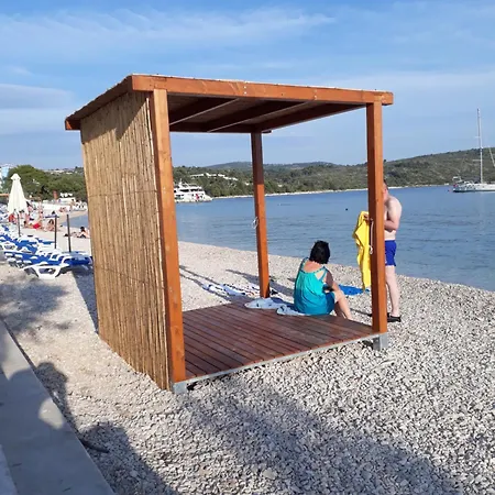 Konukevi Apartmani- Sjor -primosten-apartmani- Has 2 Large And 2 Smaller Ones -primosten Lokvice 6