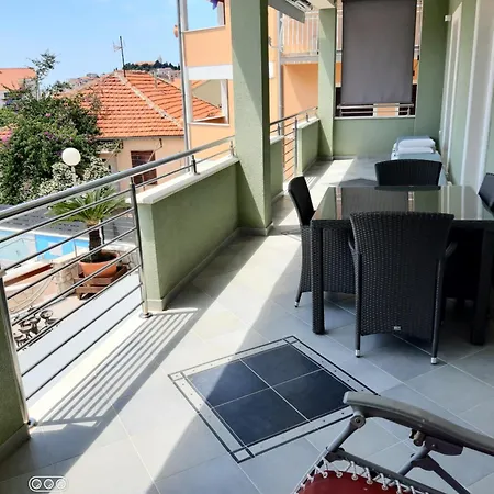 Guest house -villa Sjor -primosten-apartmani- Has 2 Large And 2 Smaller Ones -primosten Lokvice 6 Primosten