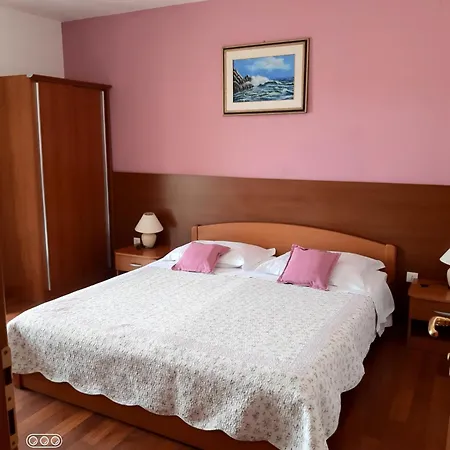 -villa Sjor -primosten-apartmani- Has 2 Large And 2 Smaller Ones -primosten Lokvice 6 Primosten