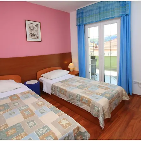 Guest house -villa Sjor -primosten-apartmani- Has 2 Large And 2 Smaller Ones -primosten Lokvice 6 Primosten