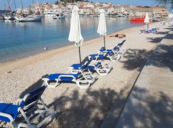 Πανσιόν -villa Sjor -primosten-apartmani- Has 2 Large And 2 Smaller Ones -primosten Lokvice 6 3*