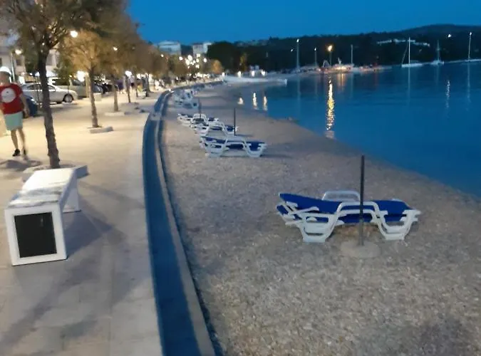 -villa Sjor -primosten-apartmani- Has 2 Large And 2 Smaller Ones -primosten Lokvice 6 3*