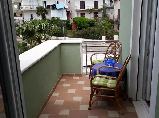 Πανσιόν -villa Sjor -primosten-apartmani- Has 2 Large And 2 Smaller Ones -primosten Lokvice 6