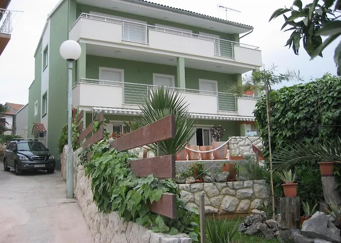 Vendégház -villa Sjor -primosten-apartmani- Has 2 Large And 2 Smaller Ones -primosten Lokvice 6 3*