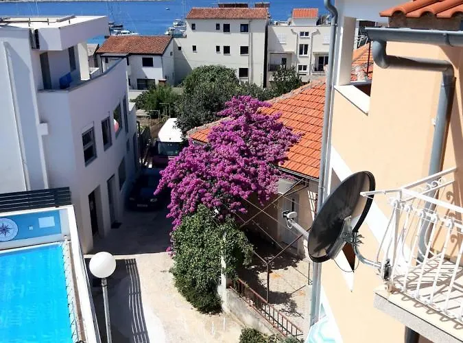 -villa Sjor -primosten-apartmani- Has 2 Large And 2 Smaller Ones -primosten Lokvice 6 3*