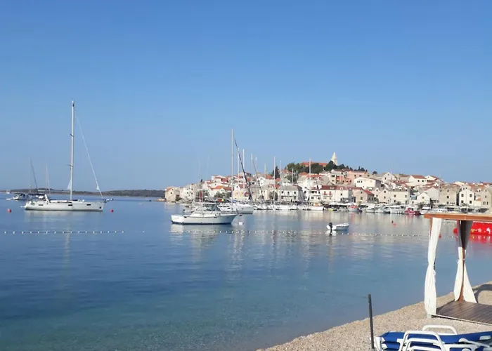 Πανσιόν -villa Sjor -primosten-apartmani- Has 2 Large And 2 Smaller Ones -primosten Lokvice 6 3*