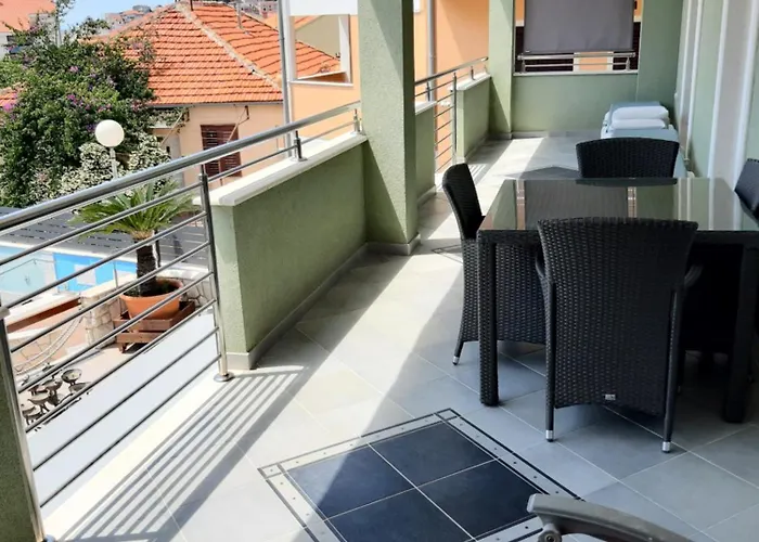 Πανσιόν -villa Sjor -primosten-apartmani- Has 2 Large And 2 Smaller Ones -primosten Lokvice 6 Primošten