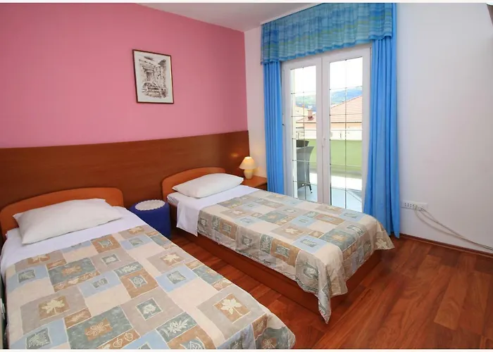 Πανσιόν -villa Sjor -primosten-apartmani- Has 2 Large And 2 Smaller Ones -primosten Lokvice 6 Primošten