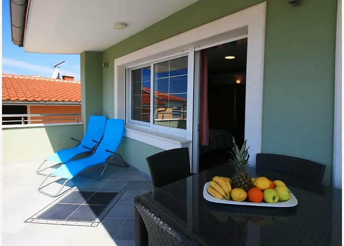 Vendégház -villa Sjor -primosten-apartmani- Has 2 Large And 2 Smaller Ones -primosten Lokvice 6