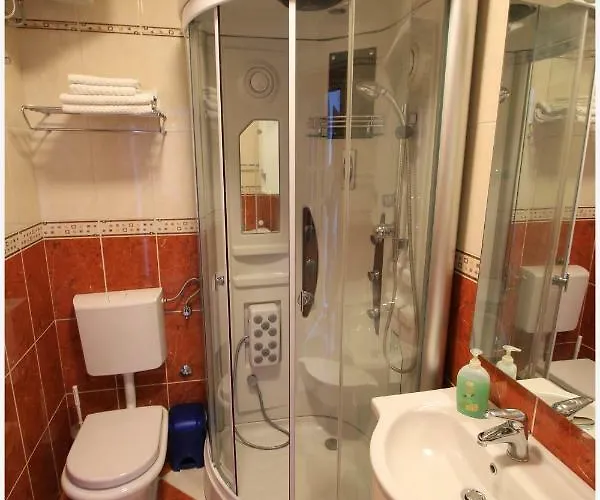 Πανσιόν -villa Sjor -primosten-apartmani- Has 2 Large And 2 Smaller Ones -primosten Lokvice 6 3*