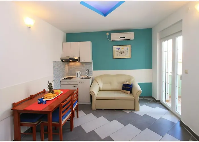 Πανσιόν -villa Sjor -primosten-apartmani- Has 2 Large And 2 Smaller Ones -primosten Lokvice 6 Primošten